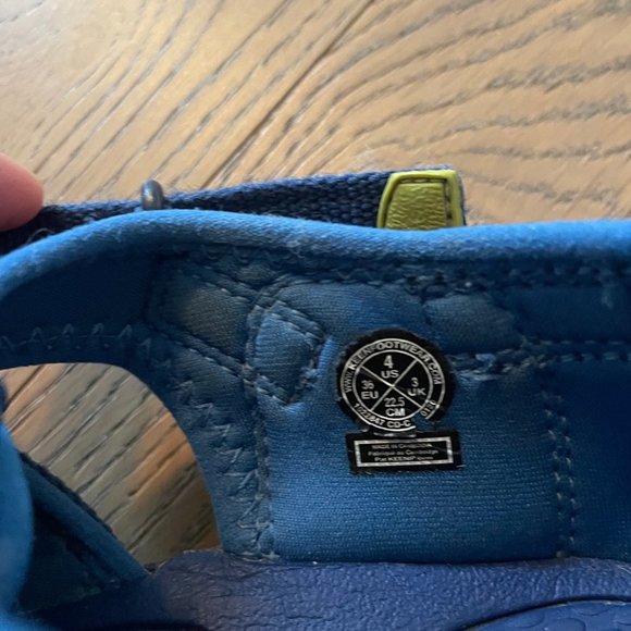 KEEN Boy's Newport Closed Toe Water Shoe Sandal - Picture 4 of 5